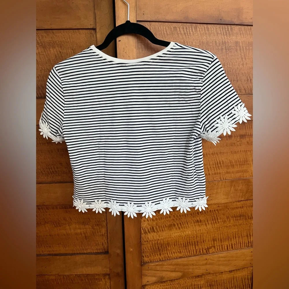 Topshop Cropped Striped Shirt with Floral Attachments | Size 2 or XS - Picture 4 of 11